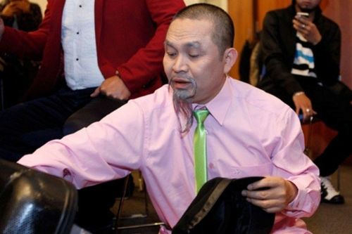 Xuân Hinh khóc kể ký ức mẹ vất vả gánh bèo nuôi mình ăn học