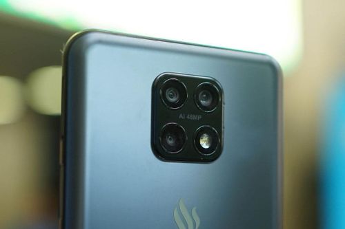 Vsmart Aris Pro với camera selfie ẩn dưới màn hình giảm giá 'sập sàn'