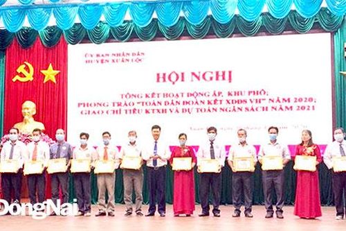 Huyện Xuân Lộc: Khen thưởng 354 tập thể, cá nhân tiêu biểu xuất sắc trong xây dựng ấp, khu phố văn hóa