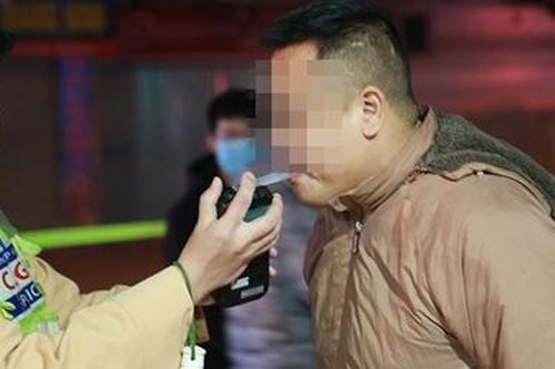 Theo chân Cảnh sát 141 xử lý 'ma men' đầu năm