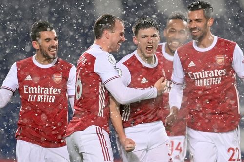 Kết quả Ngoại hạng Anh: Lacazette tỏa sáng, Arsenal thắng tưng bừng