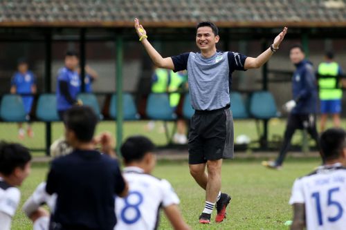 Làm thầy của 'tuyển Việt Nam thu nhỏ', Kiatisak sẽ giúp HAGL vô địch sau 16 năm?