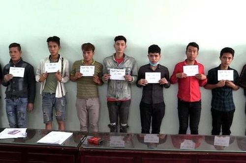 Đến tìm bạn gái rồi cự cãi dọa phá nát tiệm cắt tóc, nam thanh niên bị chồng chủ tiệm cùng đồng bọn đâm chết