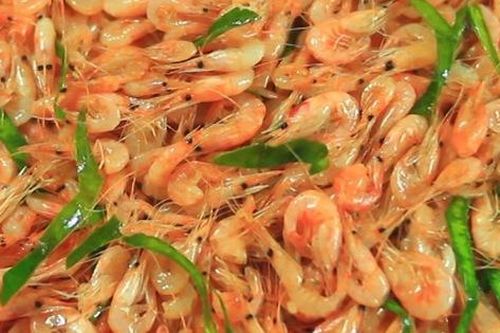 Chỉ cần nhớ đúng bước này, tép đồng rang vàng thơm, không tanh, hao cơm kinh khủng