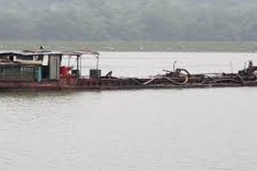 Nhóm côn đồ định 'giải cứu' tàu khai thác cát trái phép