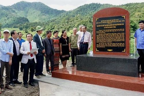 Người dân buôn Đắk Tuôr làm du lịch