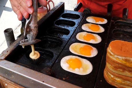 Bánh nướng kẹp trứng phô mai trên đường phố Busan