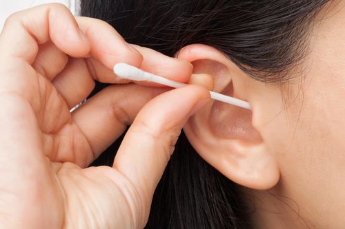 Vì sao không nên lấy ráy tai?
