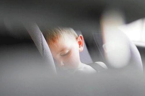 Người mẹ Mỹ bỏ con 1 tuổi trên ôtô để đi bar đêm giao thừa