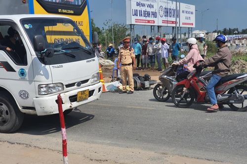 Tai nạn giao thông mới nhất hôm nay 4/1: Va chạm với xe ben chở vật liệu, 1 người chết tại chỗ