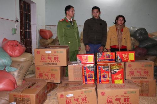 Khởi tố, bắt tạm giam ba đối tượng buôn bán, vận chuyển pháo