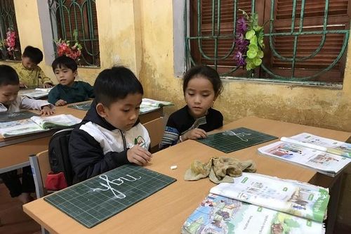 Dạy tiếng Việt cho HS dân tộc: Hút người học bằng cách làm hay