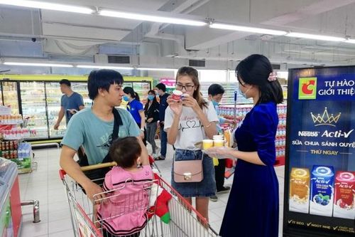 Lần đầu tiên tại Việt Nam xuất hiện loại sữa chua sánh quện