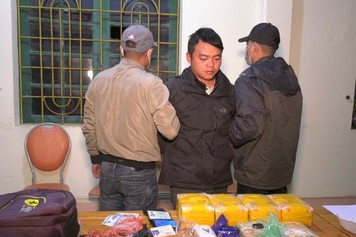 Bắt giữ đối tượng vận chuyển 66.000 viên ma túy tổng hợp
