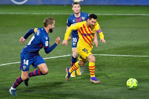 Messi tỏa sáng, Barca thắng nhọc