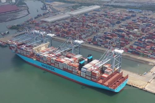 Các cảng biển VIMC đón những tấn hàng đầu năm 2021
