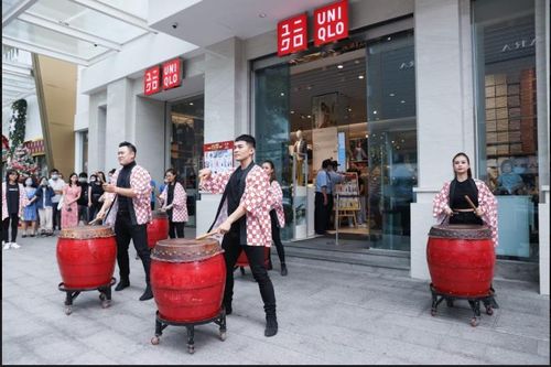 Sôi động vũ điệu Yosakoi chào năm mới của UNIQLO