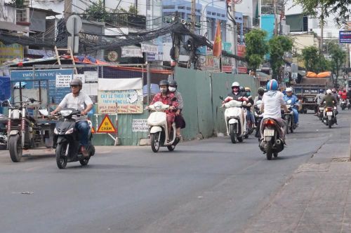 Cận cảnh lô cốt 'bủa vây' trên đường phố TPHCM ngày đầu năm