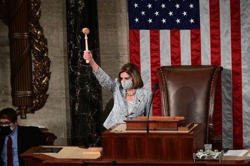Nhiệm kỳ mới chồng chất khó khăn của bà Pelosi
