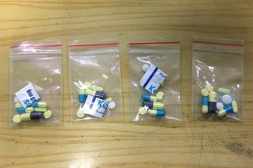 Người đàn ông nguy kịch sau khi tự mua thuốc đau họng về uống