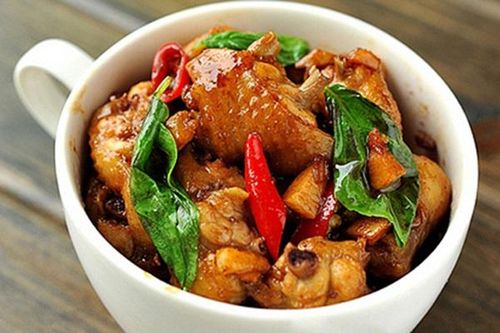 Lạ miệng với thịt gà xào húng quế đậm đà khó quên