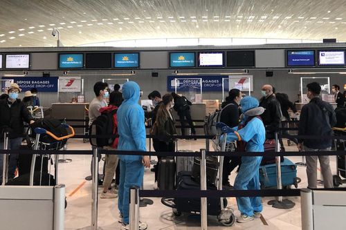 Bộ Y tế đề xuất hạn chế chuyến bay từ nước có biến thể mới SARS-CoV-2