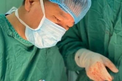 14 ngày tuổi đã phải phẫu thuật cắt gan