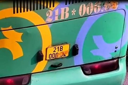 Phát hiện xe khách cố tình che biển số trên cao tốc Nội Bài - Lào Cai