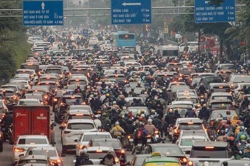 Người dân 2 miền tấp nập đi làm ngày đầu tiên sau kì nghỉ Tết Dương lịch, nhiều tuyến đường ùn tắc nghiêm trọng