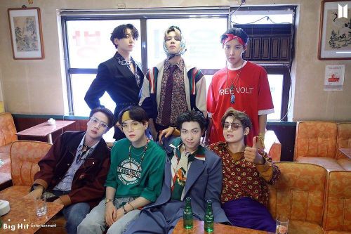 Billboard Hot 100: 'Dynamite' (BTS) 'trượt… ngược' 39 bậc, phá kỷ lục của 'Gangnam Style'