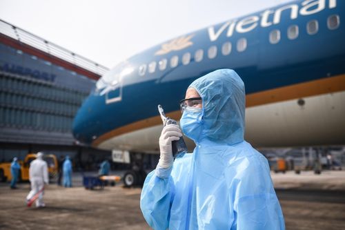 Chính phủ xem xét việc dừng chuyến bay từ các vùng có biến thể nCoV