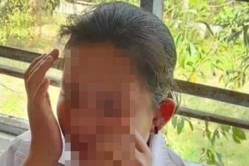Nhóm nữ sinh đánh bạn, quay clip đăng lên Facebook