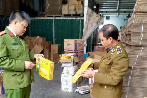 Hà Nội: Phát hiện 3 tấn bánh quy Thổ Nhĩ Kỳ hết date đang được 'gia hạn sử dụng'