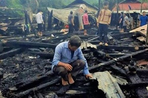Bất cẩn cháy trụi 2 căn nhà