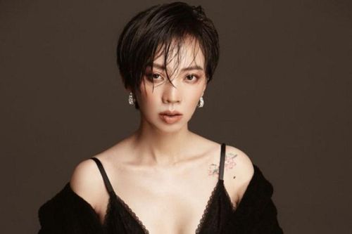 Mừng thắng đậm, 'mỹ nhân hài 70 tỷ' tung ảnh sexy hết nấc