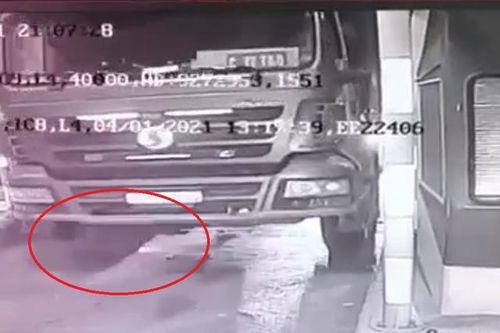 Đang kiểm tra sự cố dưới gầm, người đàn ông bị cán tử vong do xe …tự trôi