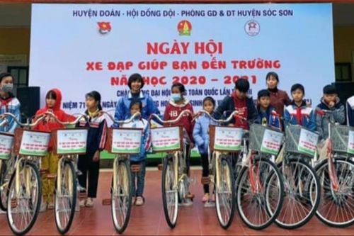 Trao tặng 64 'Xe đạp giúp bạn đến trường'