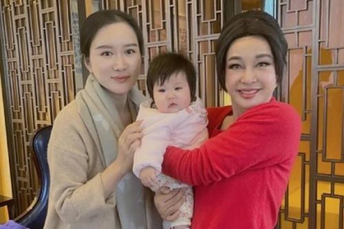Lưu Hiểu Khánh gây 'sốc' với gương mặt khác lạ ở tuổi 66