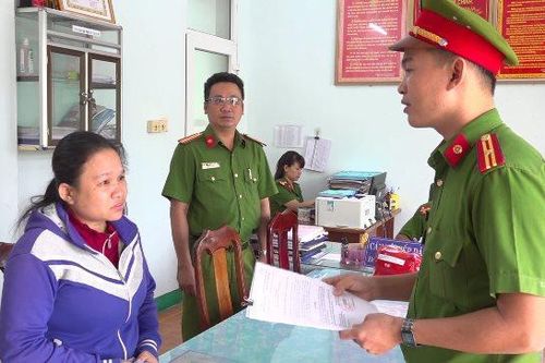 5 năm giả là đàn ông 'lừa tình' hàng xóm