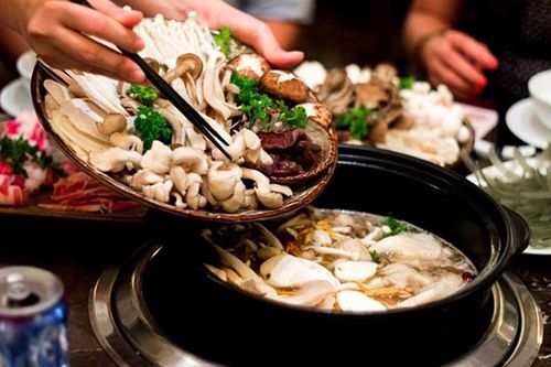 Có thèm đến mấy cũng đừng cho những loại rau này vào lẩu kẻo 'hạ độc' cả nhà