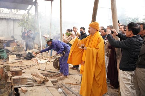 Hải Phòng: Rót đồng đúc đại hồng chung tại chùa Kim Quang