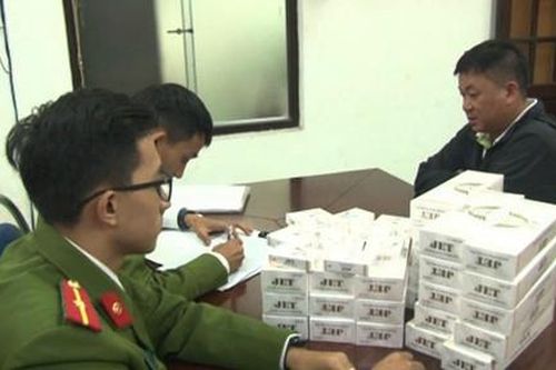 Khởi tố kẻ từng bị phạt vì buôn lậu, tiếp tục vận chuyển thuốc lá lậu