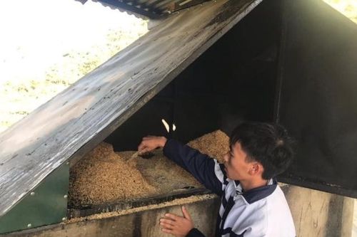 Thầy giáo vùng cao sáng chế hệ thống ủ nước nóng chống rét cho học sinh
