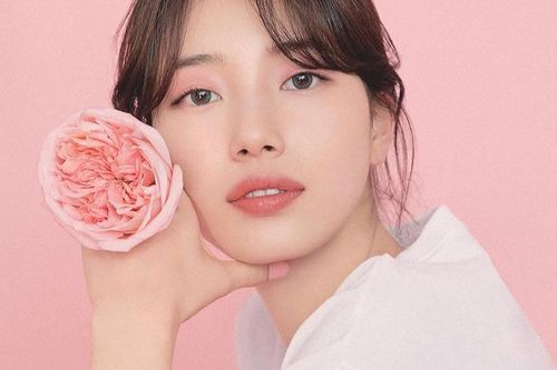 Muốn tìm mỹ nhân đẹp tự nhiên của K-Pop, cứ đến trụ sở JYP là gặp ngay