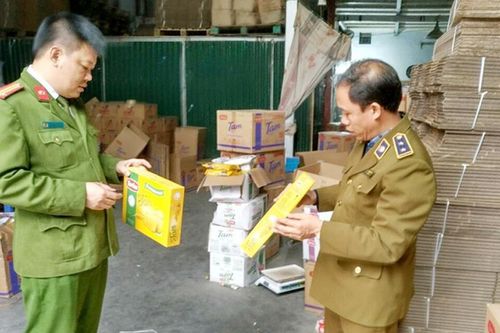 Hơn 4 tấn bánh quy hết hạn thay 'date' sắp tuồn ra thị trường