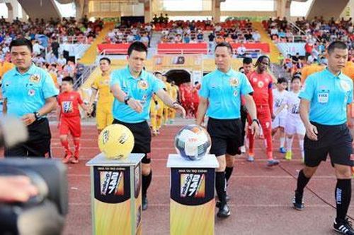 Trọng tài bị 'soi' nhiều hơn ở V-League 2021