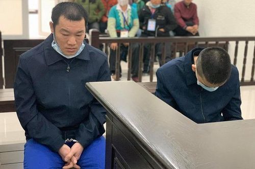 Bị bắt do có tố cáo về hành vi lừa đảo nhưng 'lòi' ra 23 bánh heroin