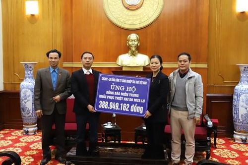 Hơn 370 tỷ đồng gửi tới bà con các tỉnh chịu ảnh hưởng nặng nề bởi mưa lũ