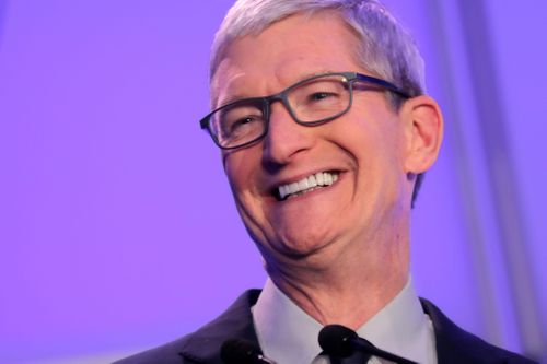 Apple trả cho Tim Cook 14,8 triệu USD trong năm 2020