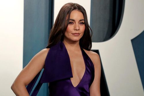 Vanessa Hudgens và Cole Tucker bên nhau dịp năm mới